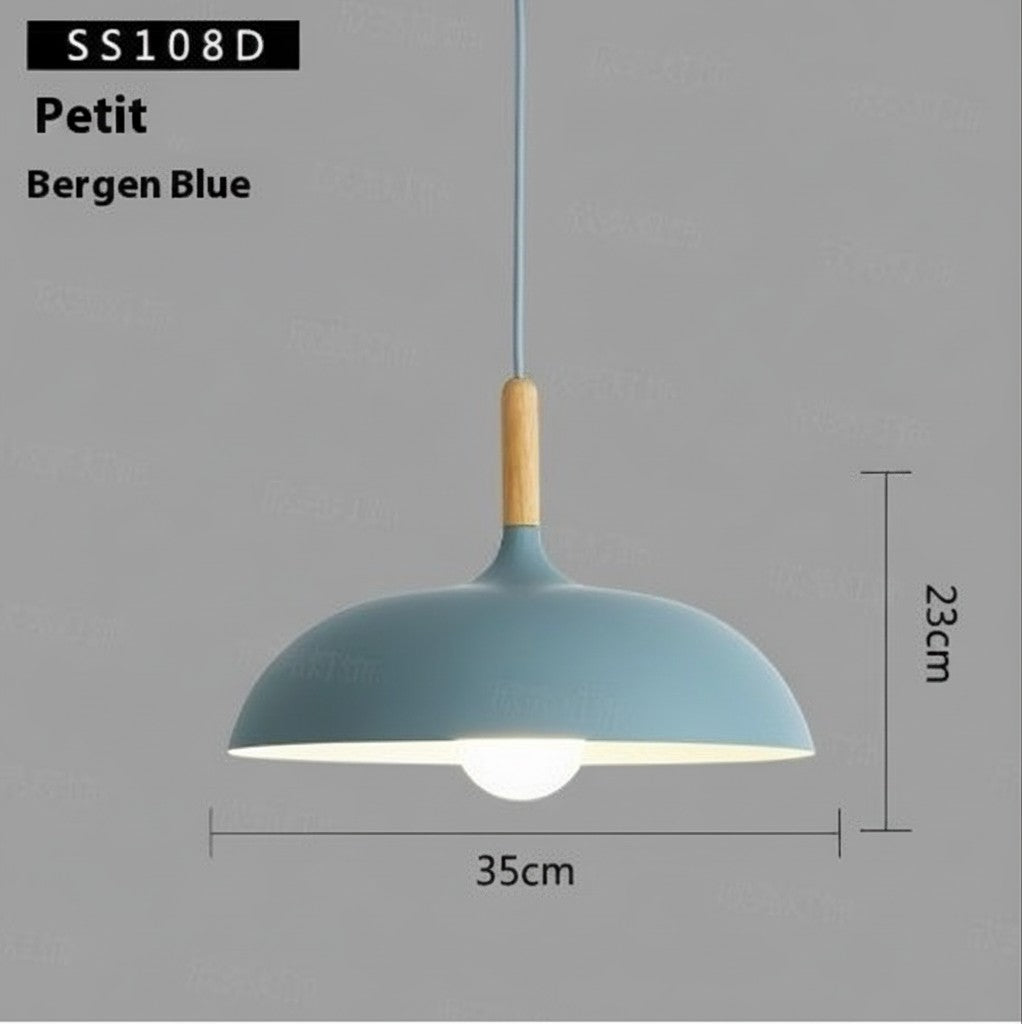 Suspension Lumeoo Bergen Blue en métal bleu et bois clair, design scandinave moderne pour éclairage intérieur