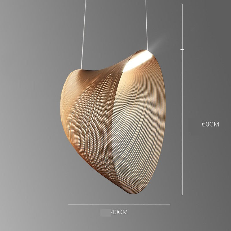 Suspension Lumeoo en bois naturel au design organique et courbé pour un éclairage doux et chaleureux