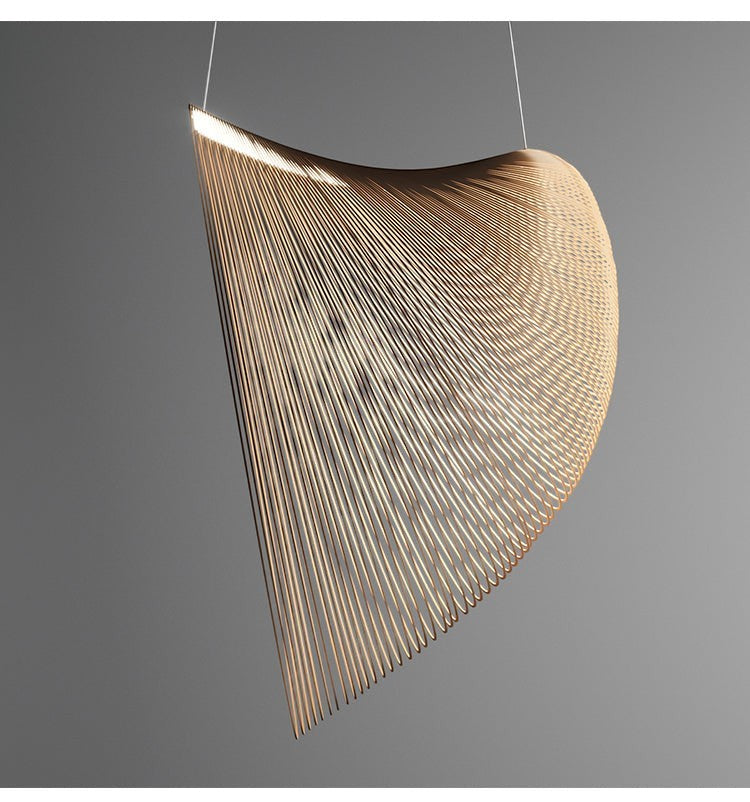 Suspension Lumeoo en bois naturel au design incurvé et organique pour un éclairage élégant de salle à manger