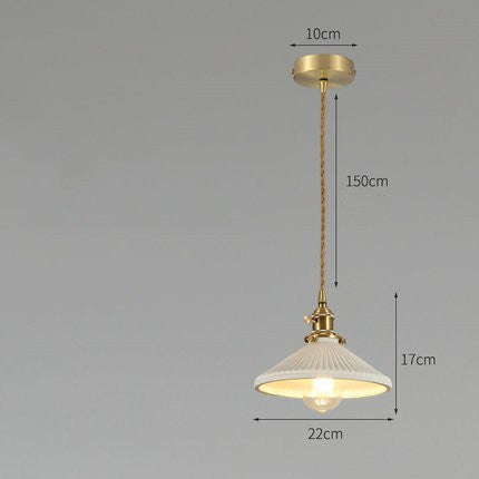 Suspension Lumeoo en céramique blanche plissée avec détails en laiton doré et cordon torsadé, vue avec dimensions