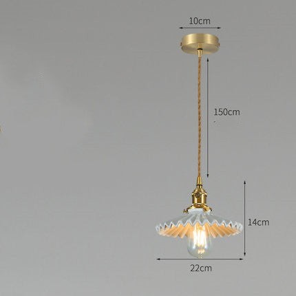 Suspension Lumeoo en céramique blanche plissée avec détails en laiton doré et ampoule apparente