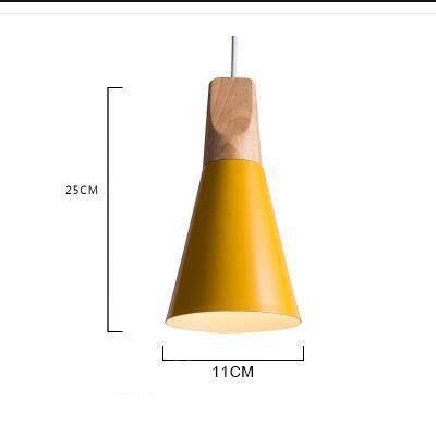 Suspension conique Lumeoo jaune en aluminium et bois au design scandinave épuré pour un éclairage chaleureux