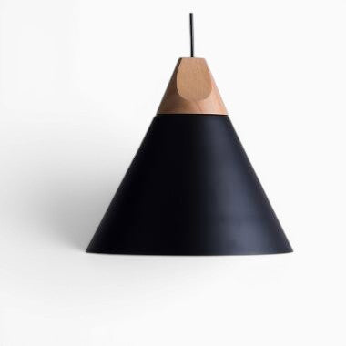 Suspension conique Lumeoo en aluminium noir et bois clair au design scandinave épuré avec dimensions indiquées