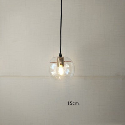 Suspension luminaire boule en verre Lumeoo avec douille dorée et câble noir pour un éclairage élégant et chaleureux