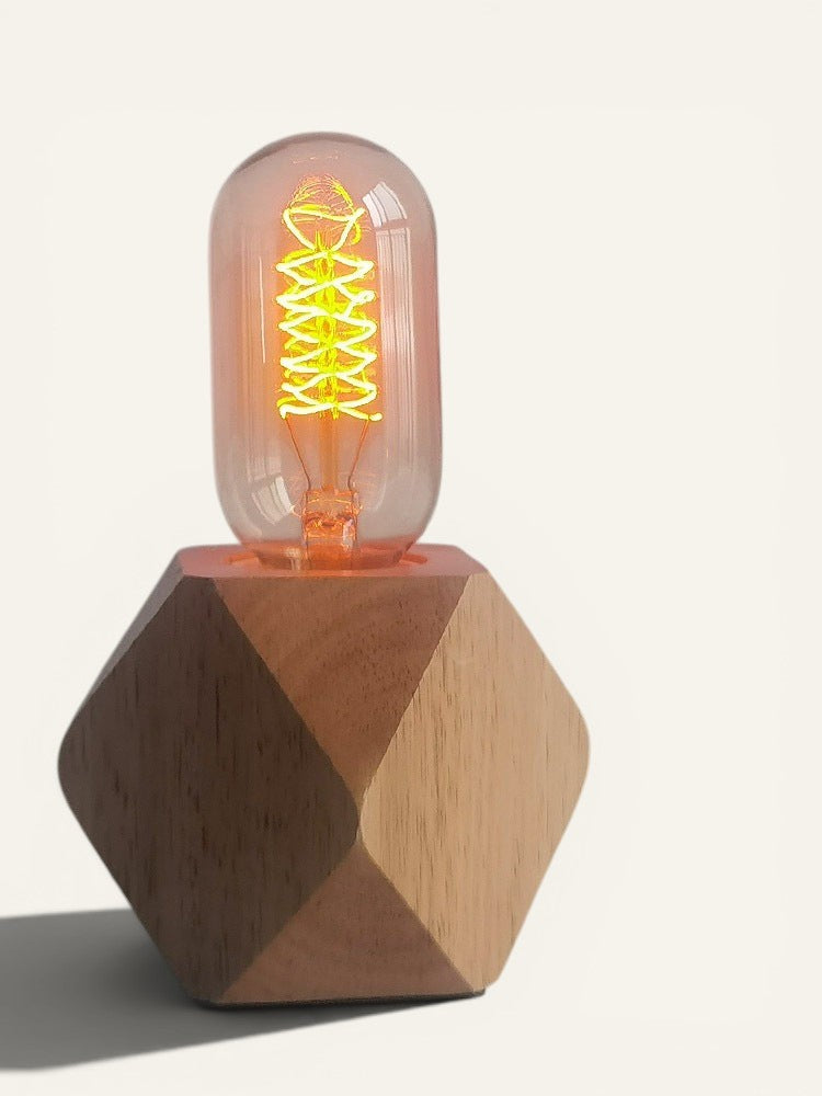 Veilleuse Lumeoo avec ampoule vintage à filament LED sur socle en bois géométrique pour une ambiance japonaise zen