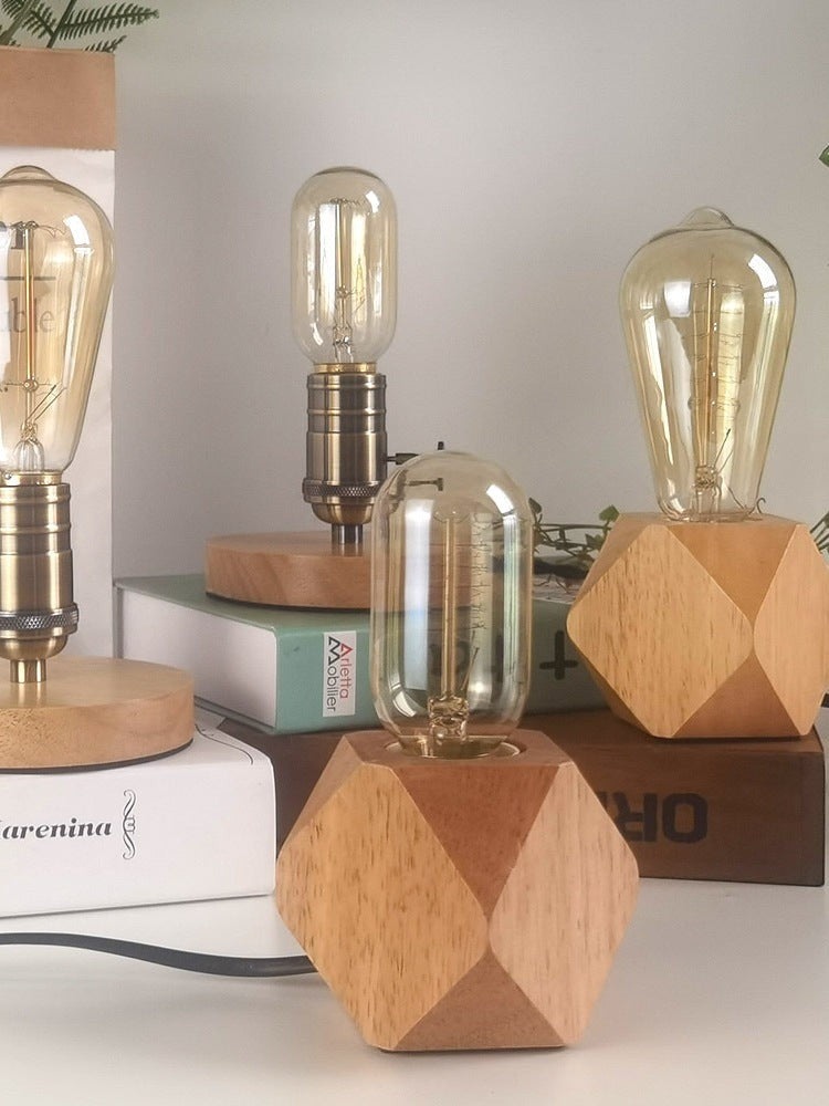Veilleuses Lumeoo style vintage avec ampoules Edison sur socles en bois géométriques pour une ambiance zen