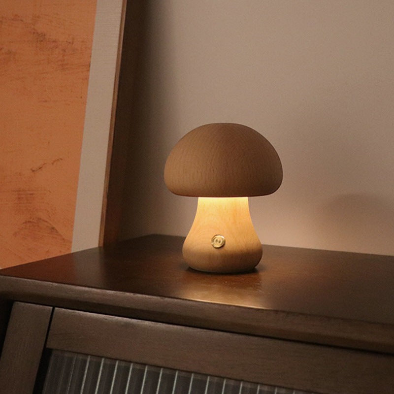 Veilleuse champignon Lumeoo en bois tactile avec éclairage LED doux sur une commode pour une chambre d'enfant.