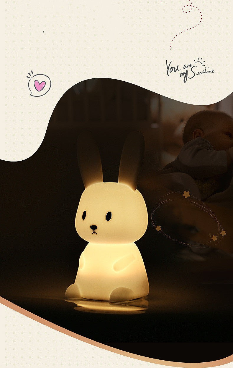 Veilleuse lapin Lumeoo en silicone souple diffusant une lumière LED douce et apaisante pour la chambre d'enfant