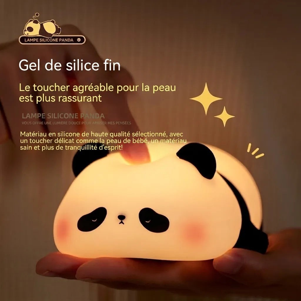 Veilleuse panda Lumeoo en silicone souple diffusant une lumière douce et apaisante pour rassurer les enfants la nuit